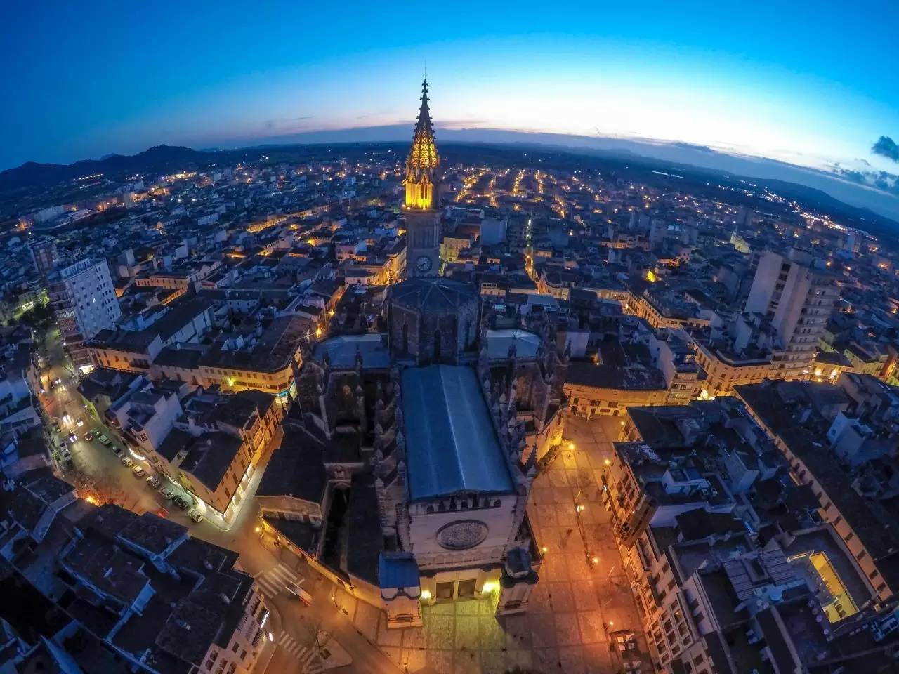 关于巴黎球星豪宅揭秘家乡骄傲，全场震撼的信息