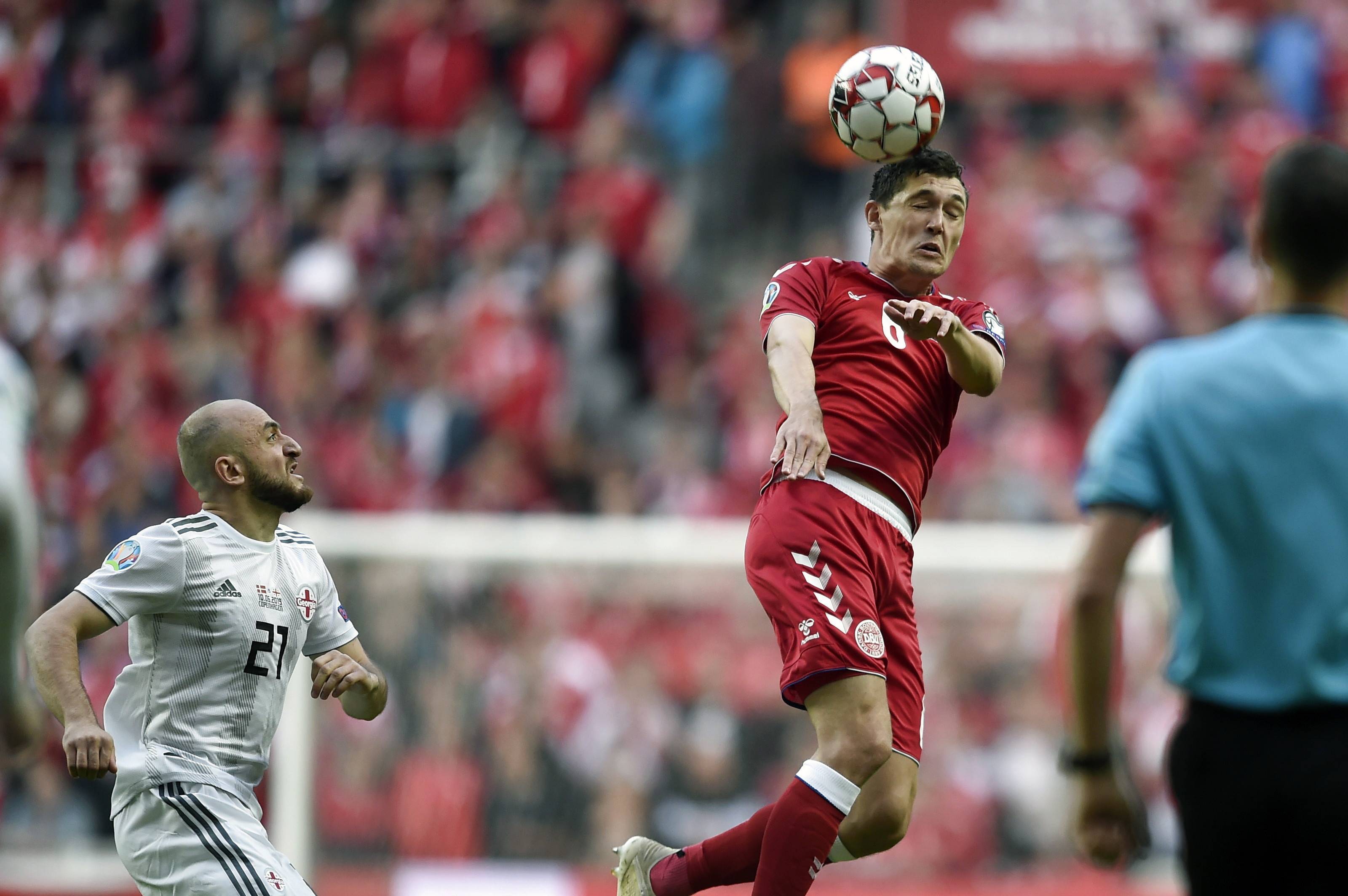 捷克队在关键时刻攻入制胜球获得胜利，表现亮眼的简单介绍