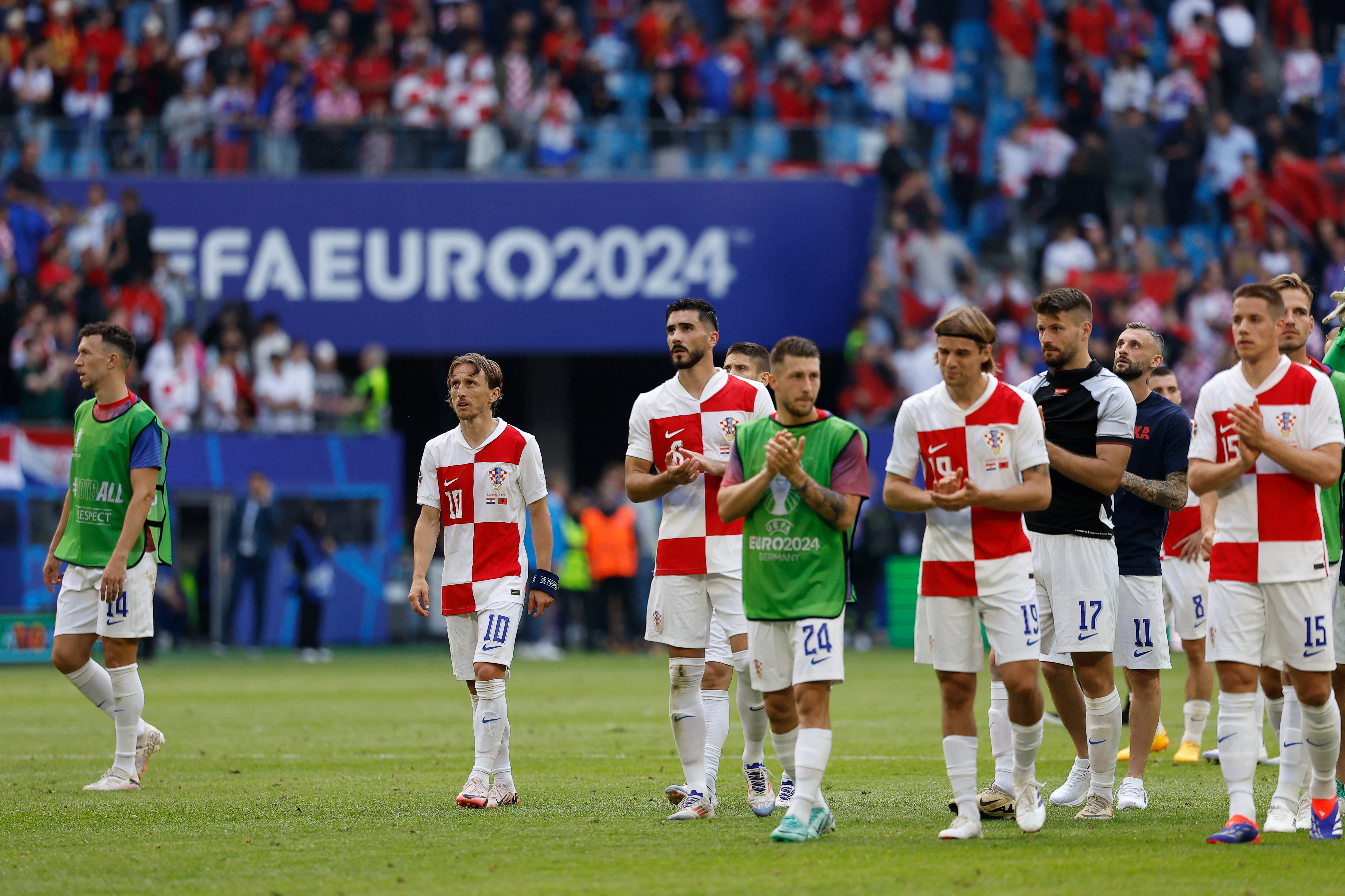 克罗地亚队逼平匈牙利，上演激烈对决，战绩斐然