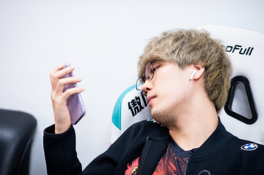 NS险胜GEN，Ming团战一打五强强对话半决赛，技惊四座的简单介绍