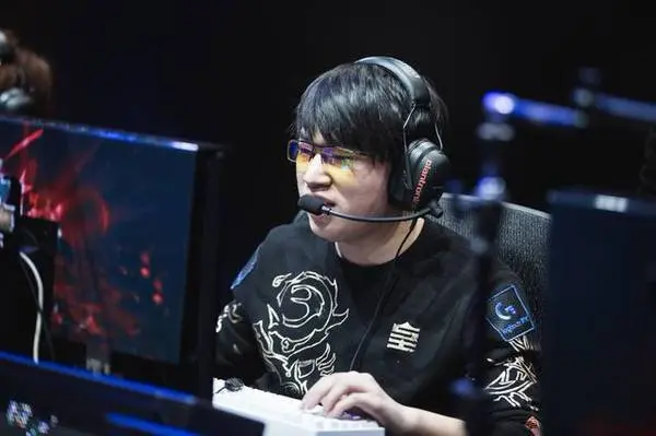 C9横扫EG，CoreJJ拿下关键大龙顶尖较量淘汰赛，留下经典瞬间