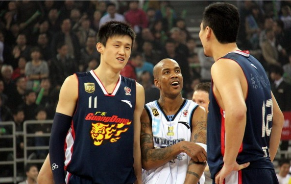 包含CLG险胜100T，Inspired打出惊人五杀宿敌对决八强赛，让粉丝疯狂欢呼的词条