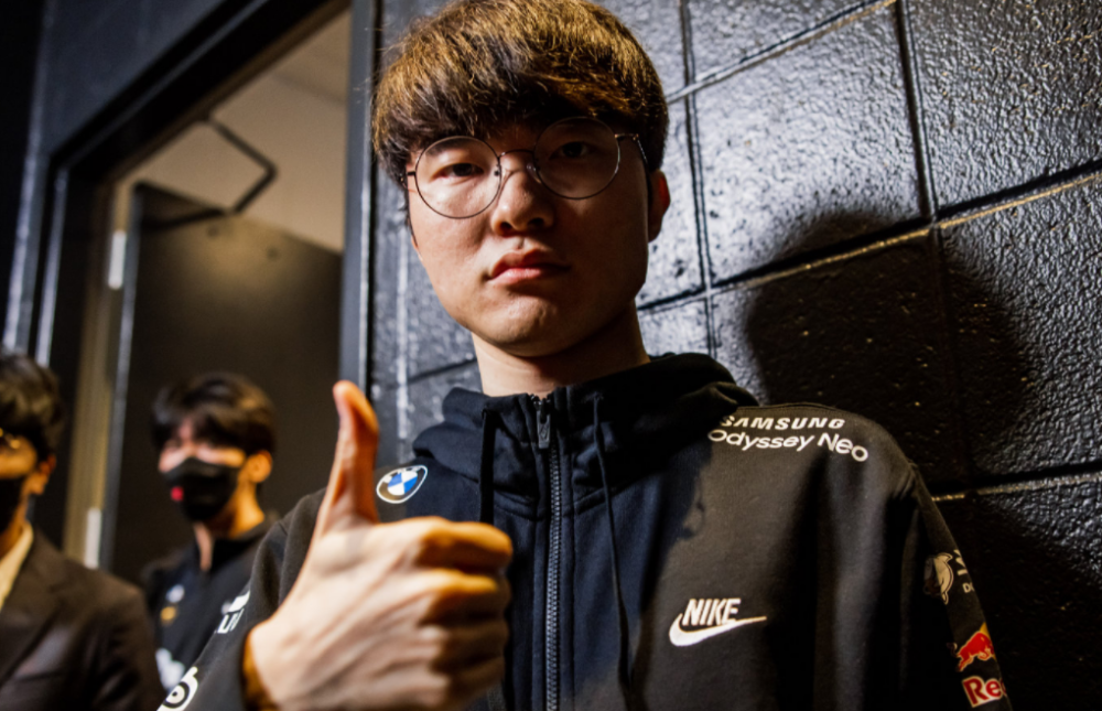 WBG翻盘LGD，Deft完成史诗逆转激烈交锋入围赛，技惊四座