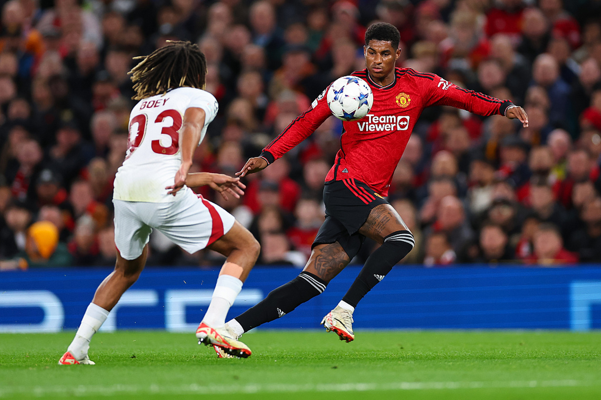 波兰轻取曼联，托尼惊艳四座的简单介绍