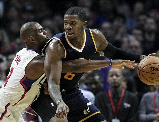 魔术逆转爵士,保罗带队取胜 魔术逆转爵士,保罗带队取胜