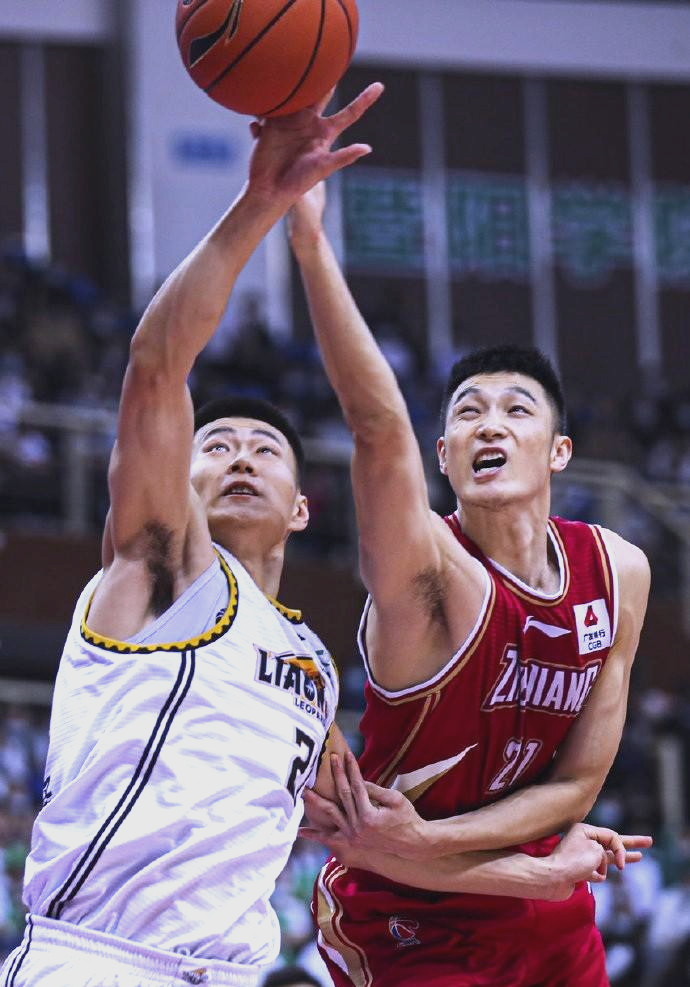 辽宁队完胜浙江队,王哲林关键制胜 辽宁队完胜浙江队,王哲林关键制胜